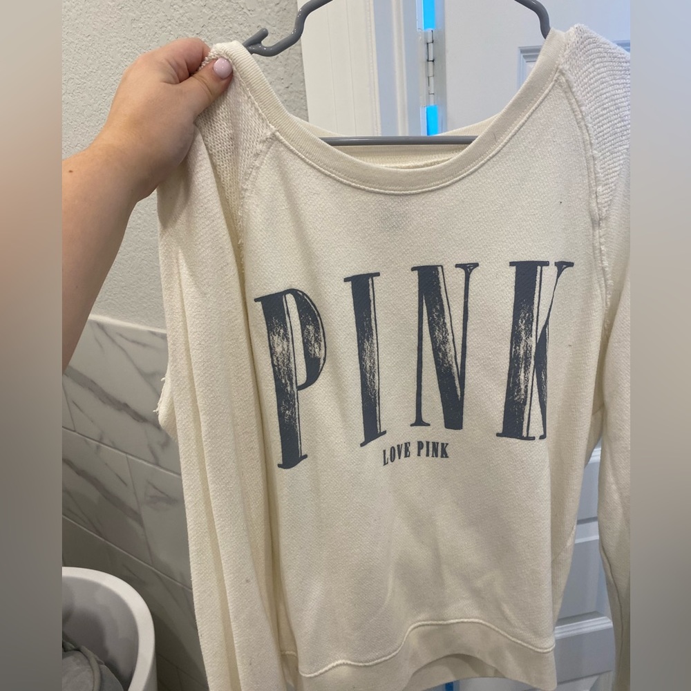 Pink. Large pullover.